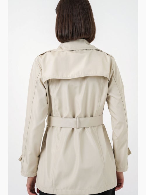 Short belted polyester trench coat with shirt collar bdart - Kiabi Short belted polyester trench coat with shirt collar bdart - Kiabi