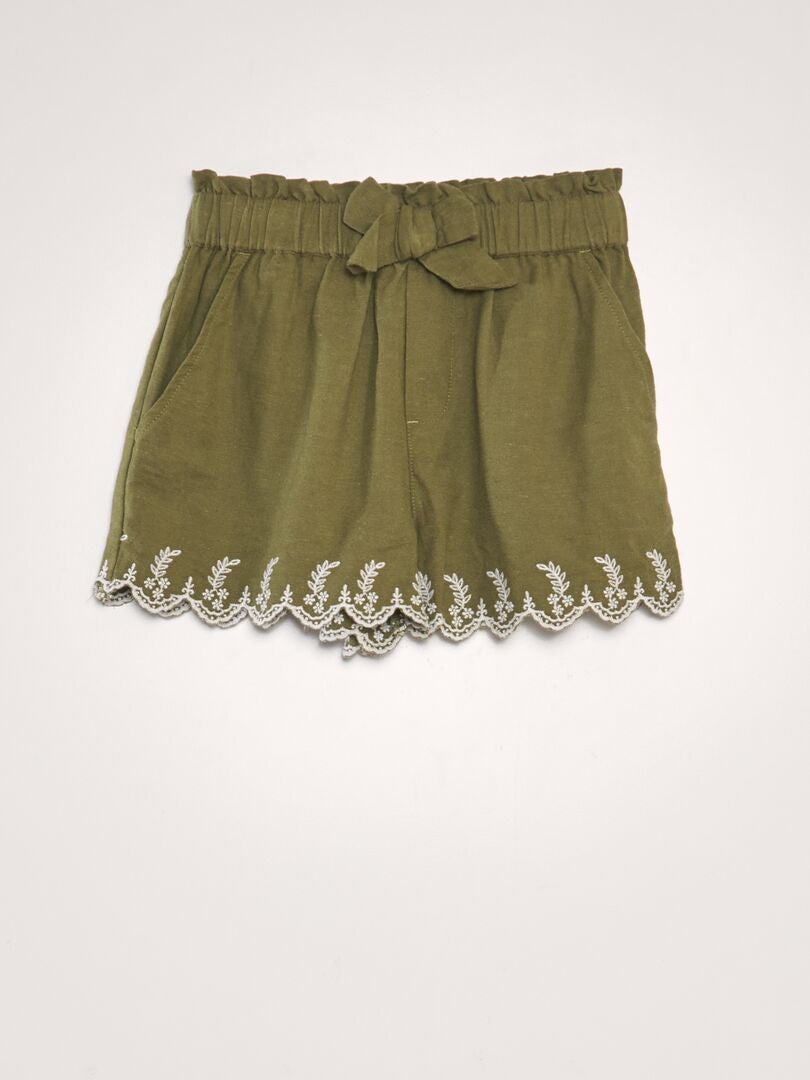 Short bordado de algodón y lino verde - Kiabi