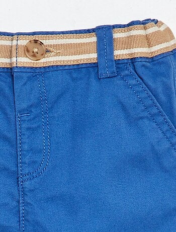 Short chino con cinturón