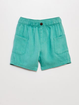 Short con bolsillos de parche
