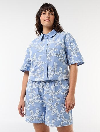 Short con bordados florales