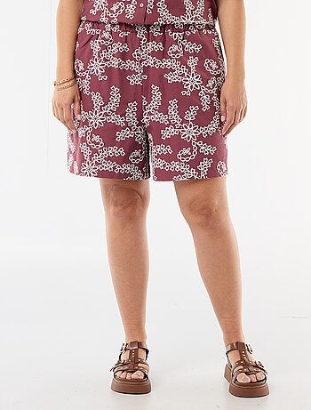 Short con bordados florales