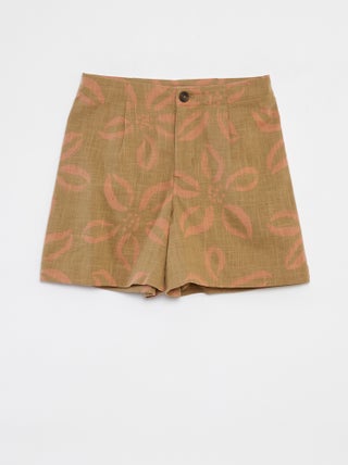 Short con cintura ajustable