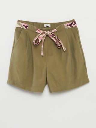 Short con cinturón en contraste 'JDY'