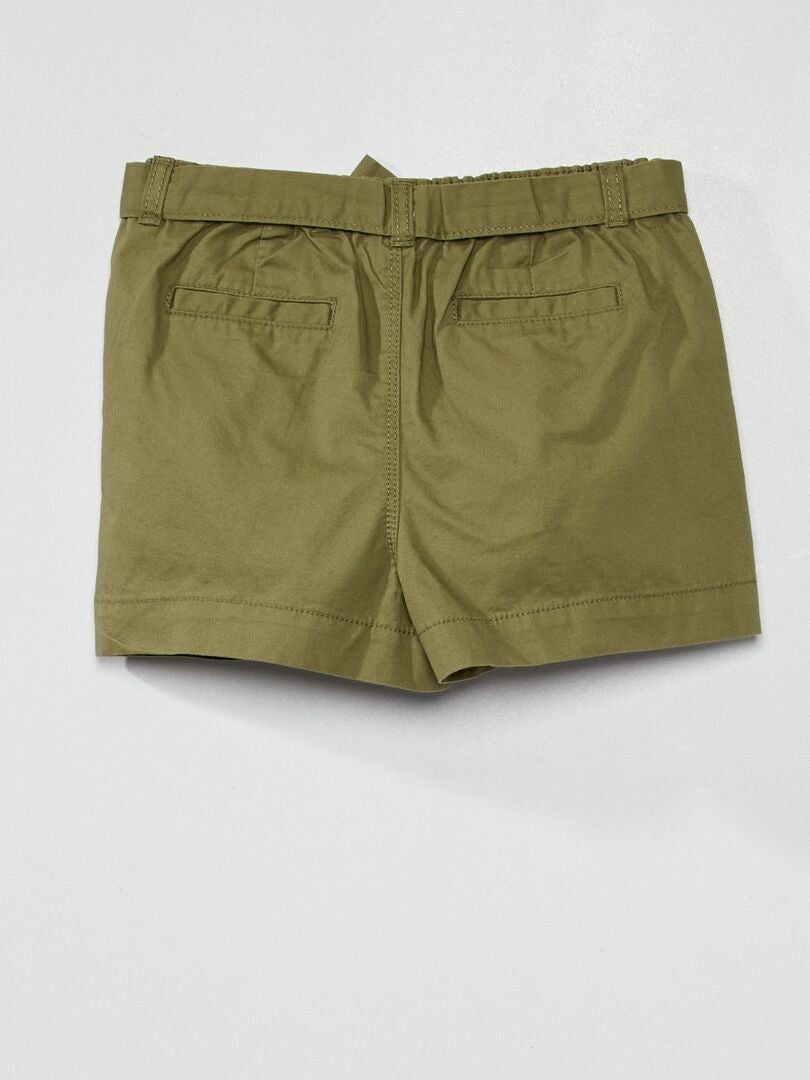 Short con cinturón verde liquen - Kiabi