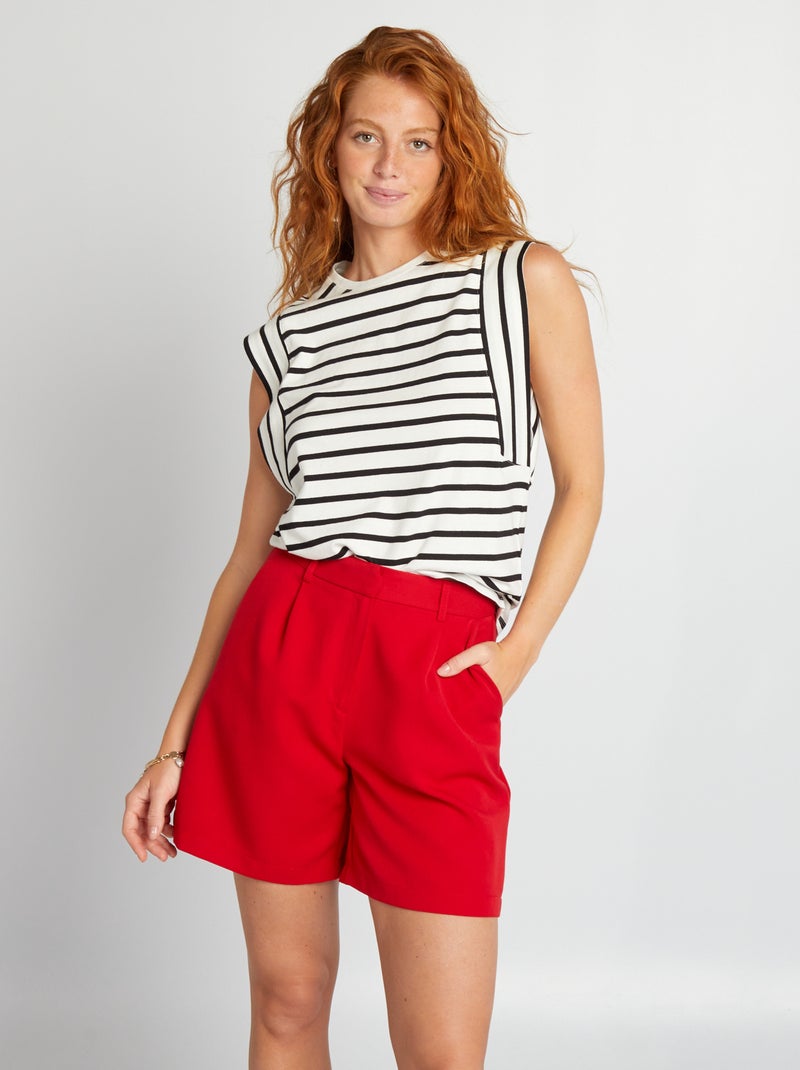 Short con pinzas de tiro alto ROJO - Kiabi