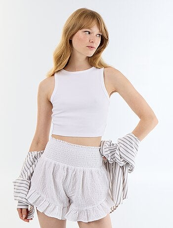 Short con volantes de punto en relieve