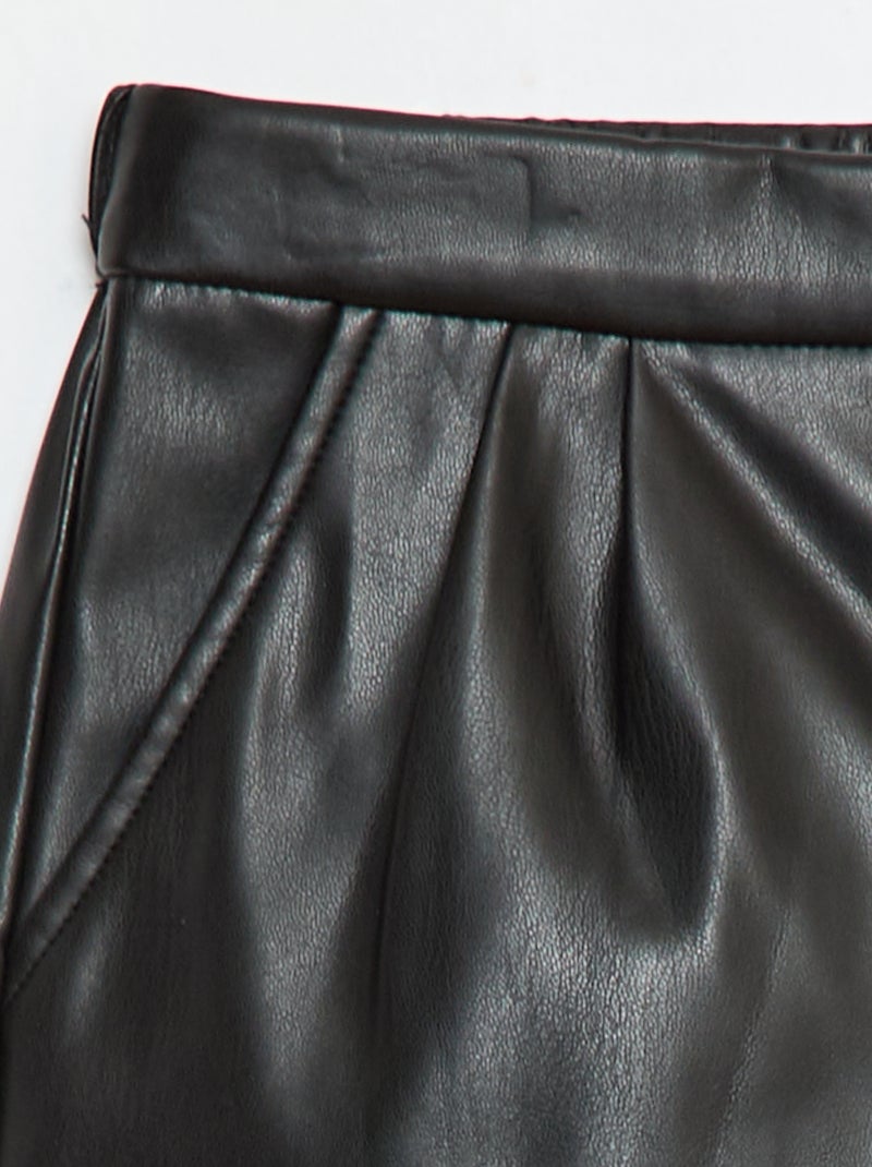 Short corto de polipiel Negro - Kiabi