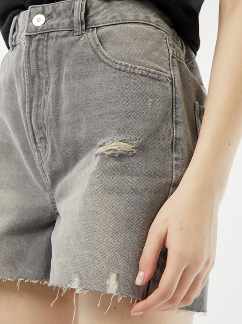 Short corto vaquero con efecto desgastado y acabados sin rematar - Kiabi