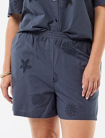 Short de algodón con motivos calados