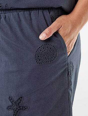 Short de algodón con motivos calados