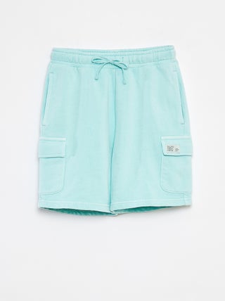 Short de chándal ligero con bolsillo con solapa