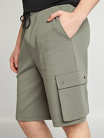 Short de chándal ligero con bolsillos con solapa
