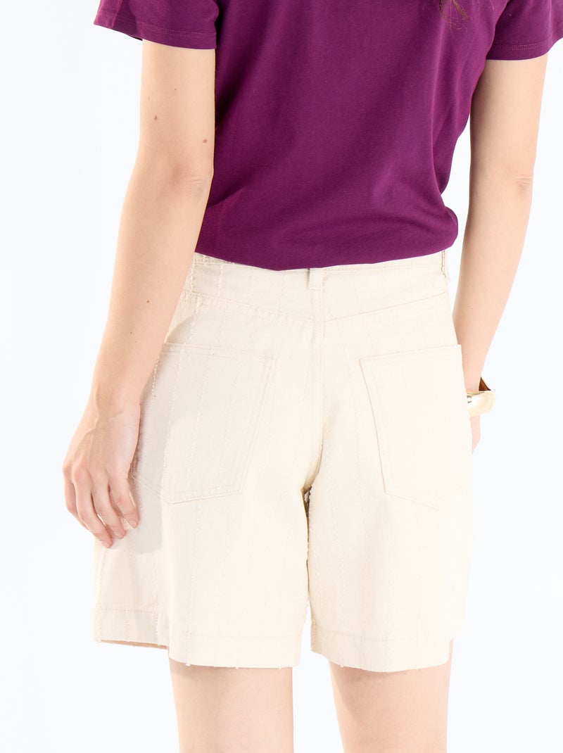 Short de corte corto con pespuntes de fantasía Beige - Kiabi