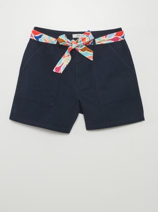 Short de sarga con cinturón colorido