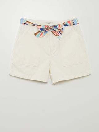 Short de sarga con cinturón colorido