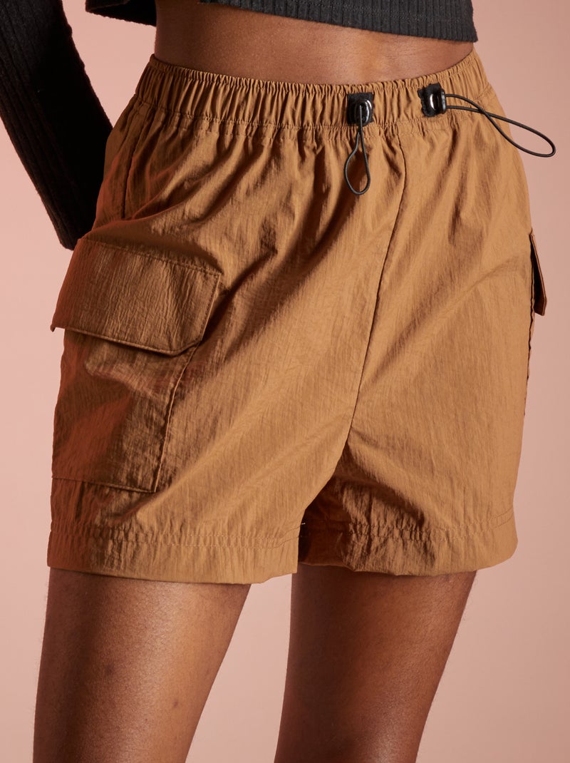 Short de talle alto con bolsillos cargo MARRON - Kiabi