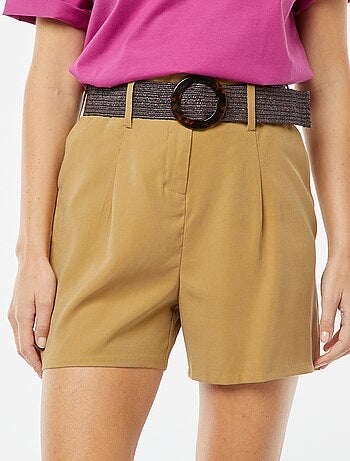 Short de tiro alto con cinturón