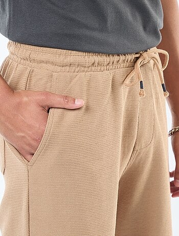 Short deportivo con bolsillos de punto