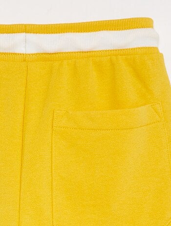 Short deportivo con cintura en contraste