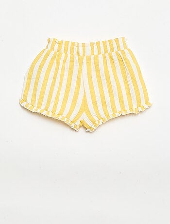 Short estampado con bajo volanteado