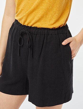 Short ligero con cordones
