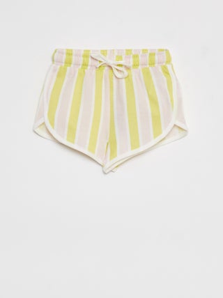 Short ligero con estampado