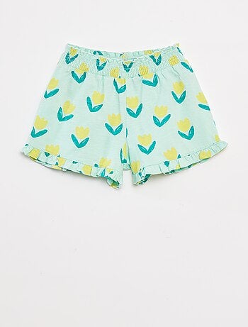 Short ligero con estampado y volante