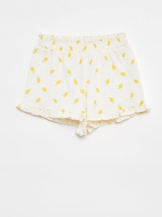Short ligero con estampado y volante