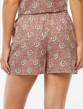 Short ligero con motivo floral