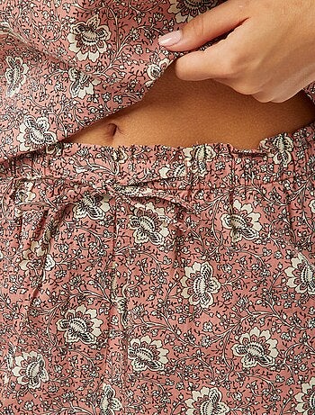 Short ligero con motivo floral