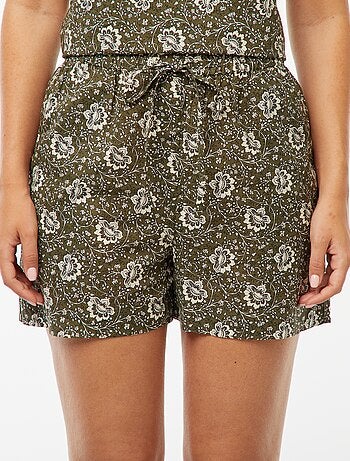 Short ligero con motivo floral