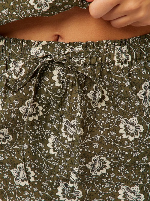 Short ligero con motivo floral - Kiabi