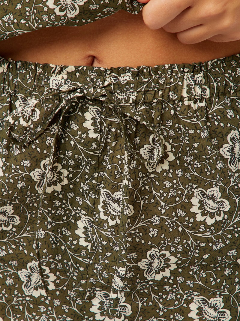 Short ligero con motivo floral Verde - Kiabi