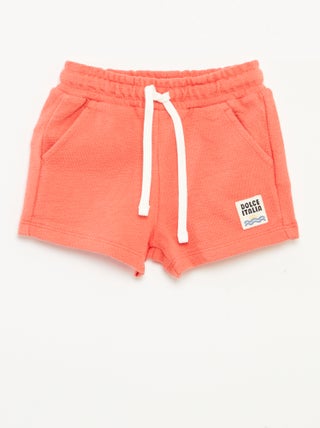 Short liso con bolsillos