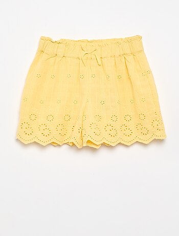 Short liso con bordados ingleses
