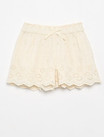 Short liso con bordados ingleses