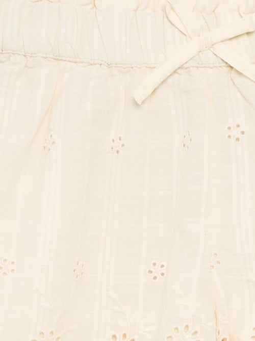 Short liso con bordados ingleses - Kiabi