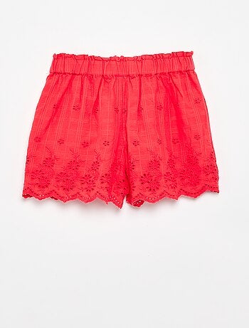 Short liso con bordados ingleses