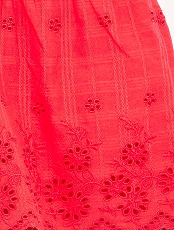 Short liso con bordados ingleses