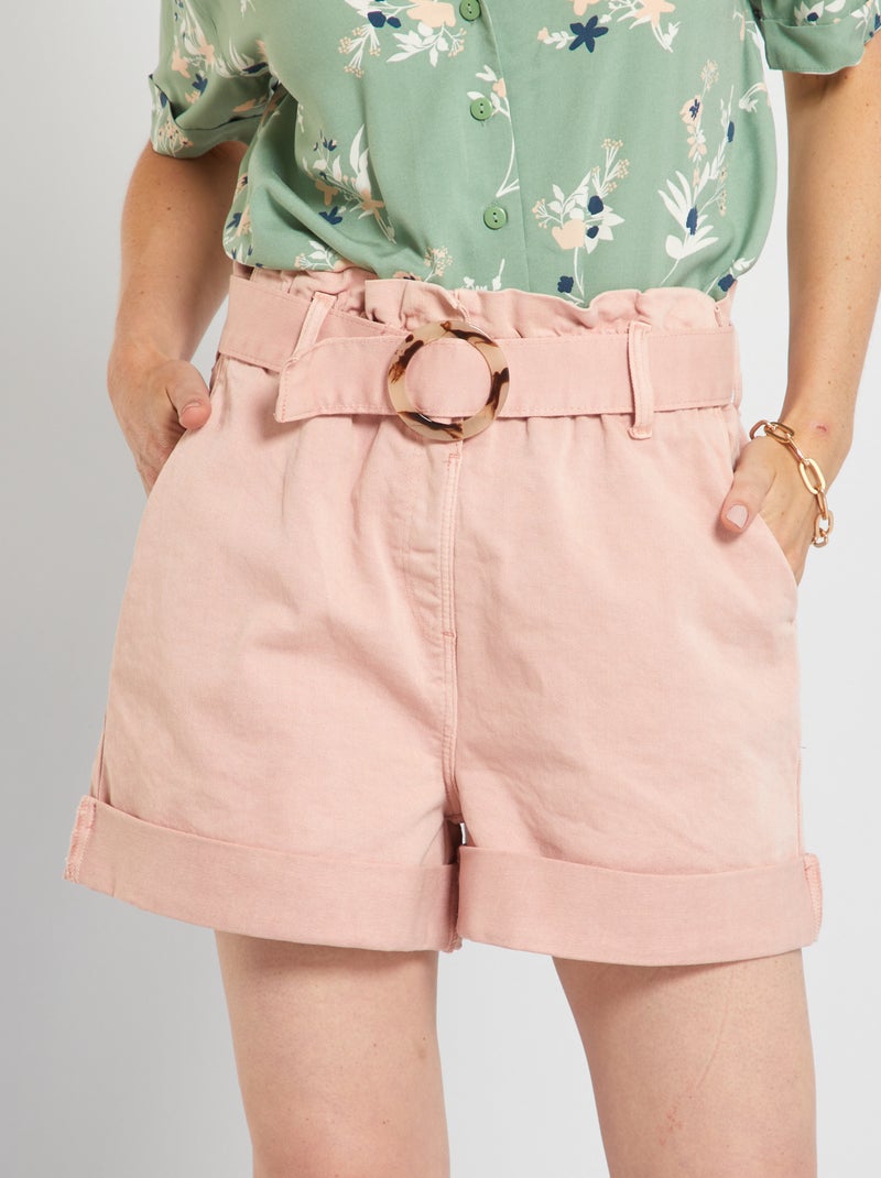 Short liso vaquero con cinturón a juego rosa - Kiabi