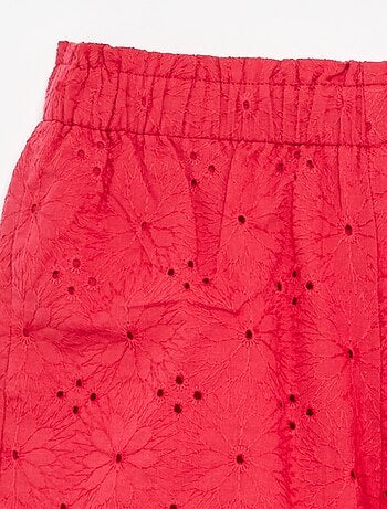 Short rojo con bordados ingleses