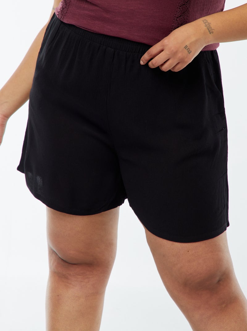 Short vaporoso liso con bolsillos negro Tallas grandes