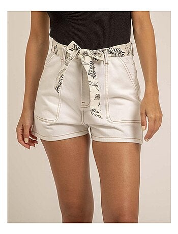 Short vaquero de talle alto con cinturón XINES