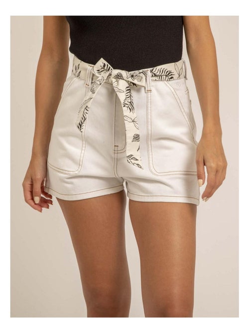 Short vaquero de talle alto con cinturón XINES - Kiabi