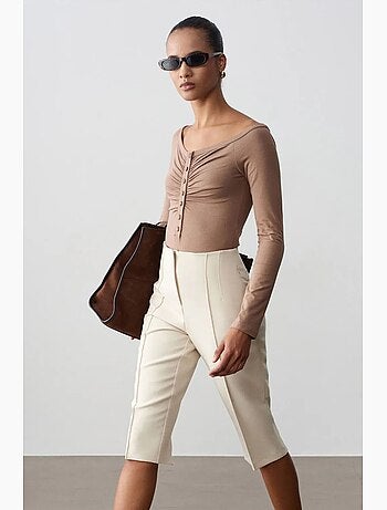 Shorts capri rectos de tiro alto con abertura