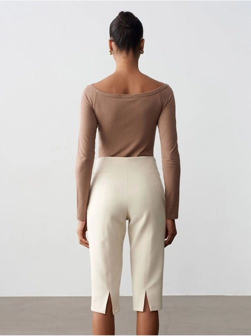 Shorts capri rectos de tiro alto con abertura - Kiabi Shorts capri rectos de tiro alto con abertura - Kiabi