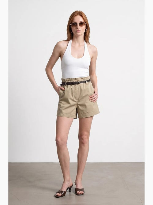 Shorts chinos de cintura alta con cinturón dilvin - Kiabi Shorts chinos de cintura alta con cinturón dilvin - Kiabi