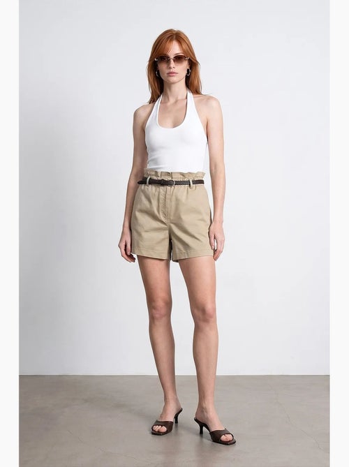 Shorts chinos de cintura alta con cinturón dilvin - Kiabi Shorts chinos de cintura alta con cinturón dilvin - Kiabi
