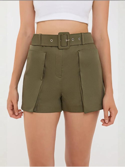 Shorts de algodón de cintura alta con detalle de bolsillo y cinturón hiccup - Kiabi Shorts de algodón de cintura alta con detalle de bolsillo y cinturón hiccup - Kiabi